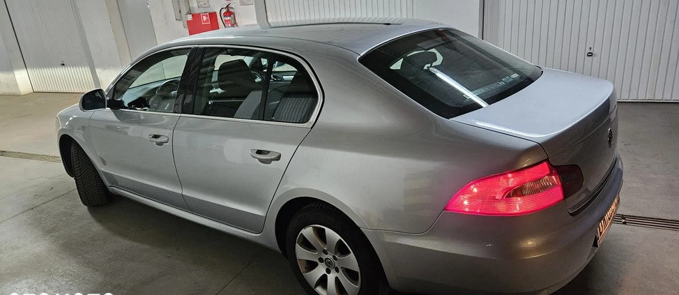 Skoda Superb cena 29900 przebieg: 308000, rok produkcji 2013 z Wrocław małe 172